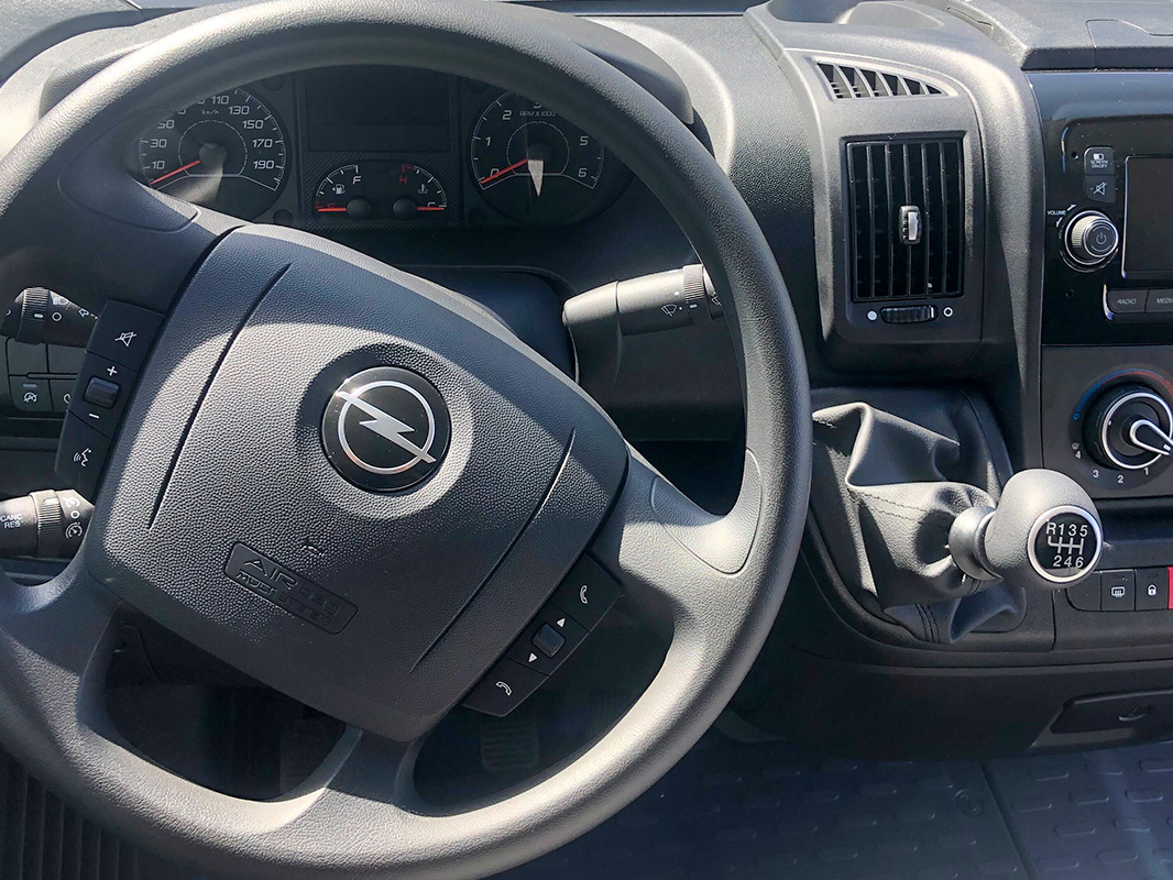 Camionnette Utilitaire Renault Trafic L2H1 — 5 m³